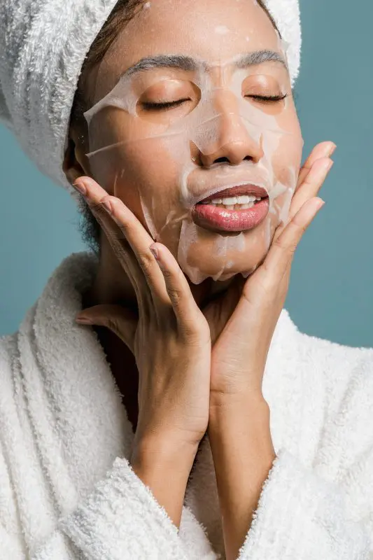 Black woman wearing face mask